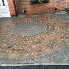 Block paving circle including a decorative circle